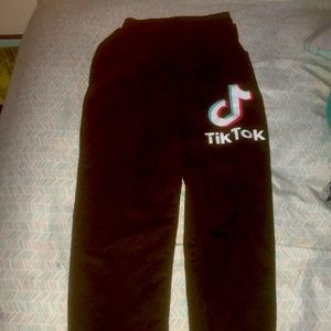 TikTok sweatpants